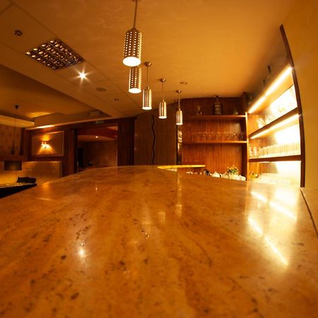 Hotel Tenishouse Marki  Ngoại thất bức ảnh