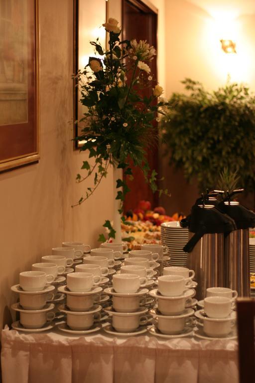Hotel Tenishouse Marki  Ngoại thất bức ảnh
