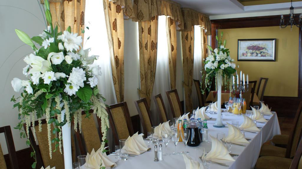 Hotel Tenishouse Marki  Ngoại thất bức ảnh