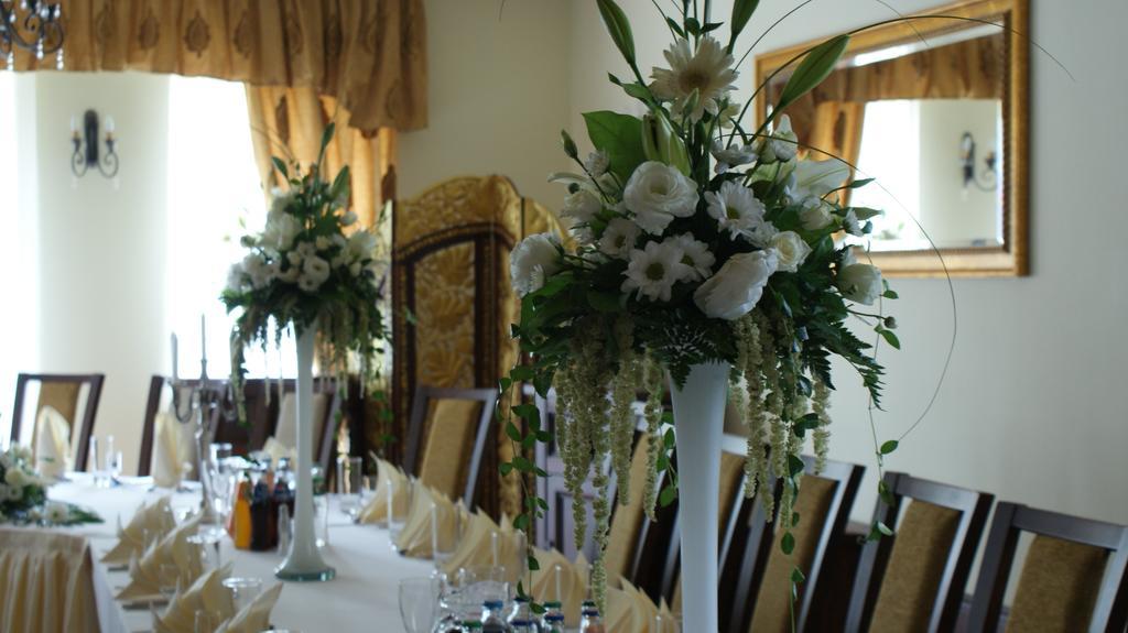 Hotel Tenishouse Marki  Ngoại thất bức ảnh