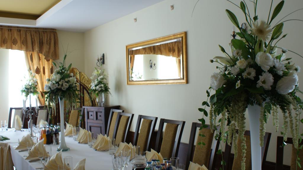 Hotel Tenishouse Marki  Ngoại thất bức ảnh
