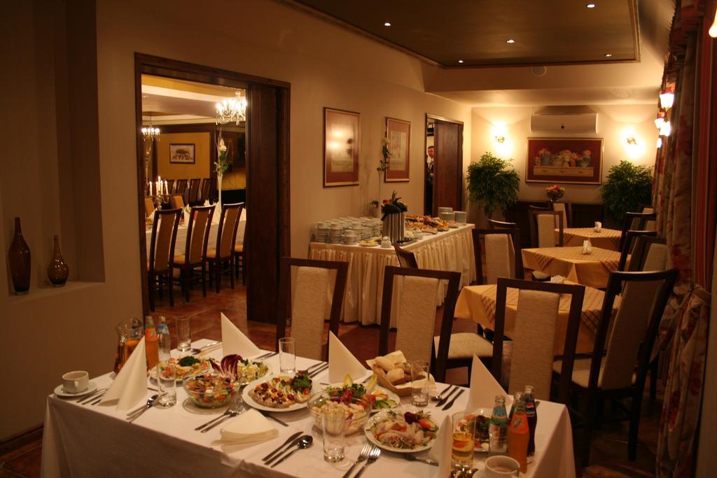 Hotel Tenishouse Marki  Ngoại thất bức ảnh