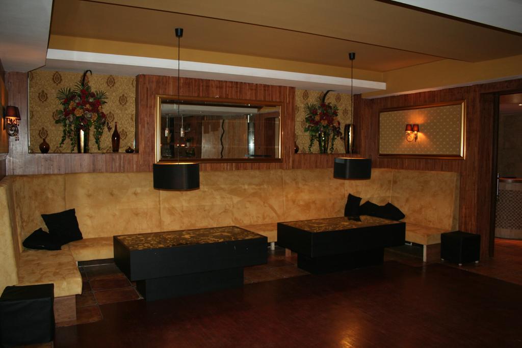 Hotel Tenishouse Marki  Ngoại thất bức ảnh
