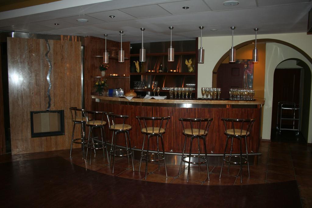 Hotel Tenishouse Marki  Ngoại thất bức ảnh