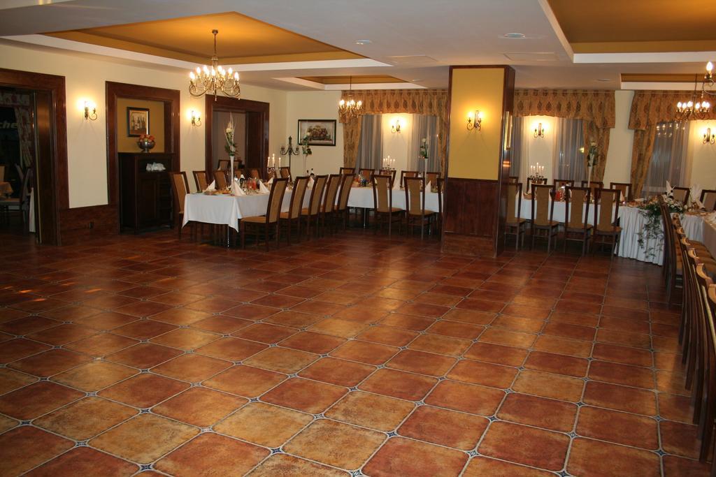 Hotel Tenishouse Marki  Ngoại thất bức ảnh