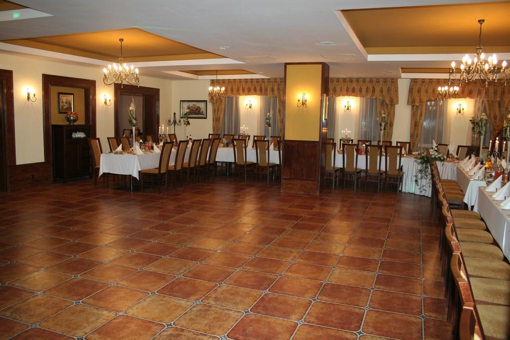 Hotel Tenishouse Marki  Ngoại thất bức ảnh