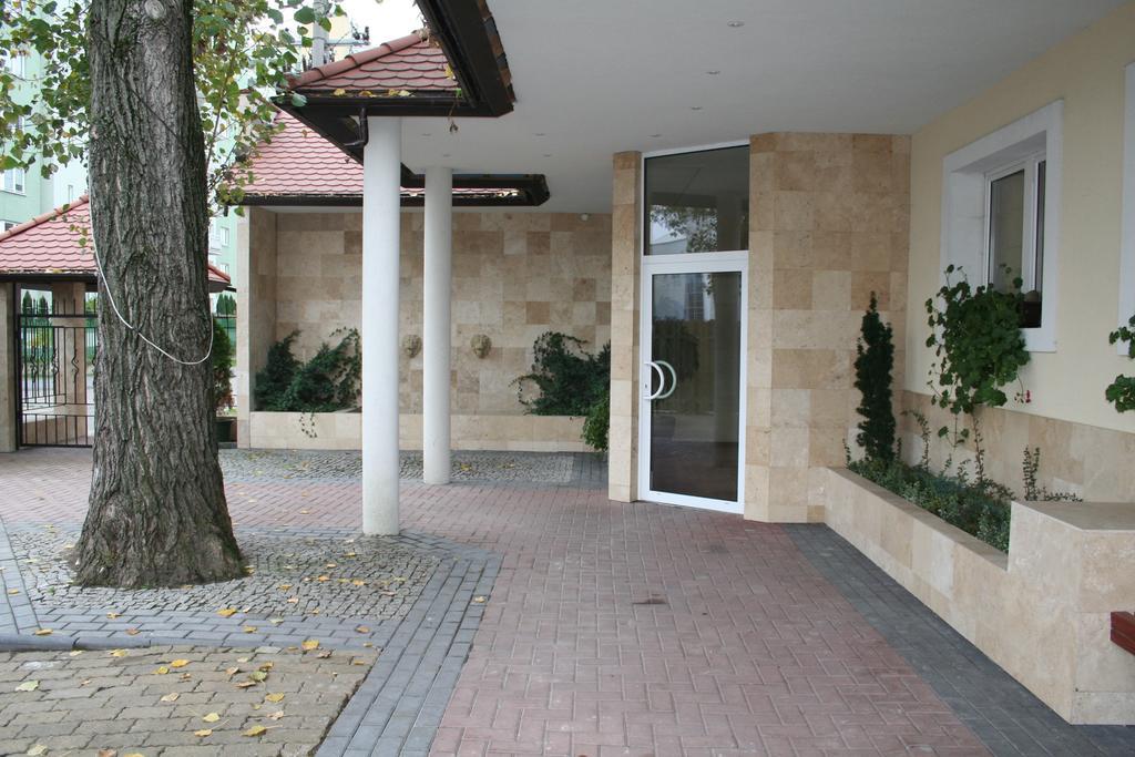 Hotel Tenishouse Marki  Ngoại thất bức ảnh