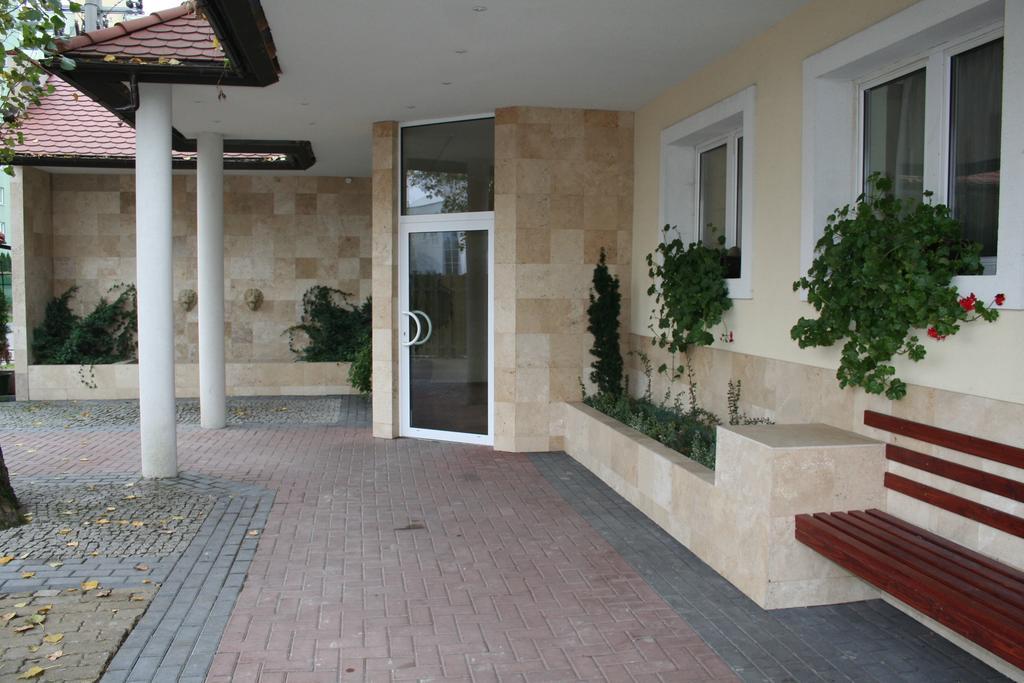 Hotel Tenishouse Marki  Ngoại thất bức ảnh
