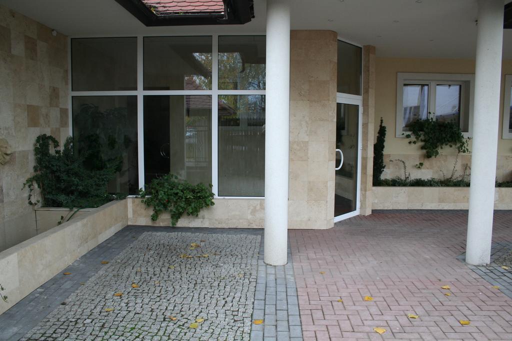 Hotel Tenishouse Marki  Ngoại thất bức ảnh