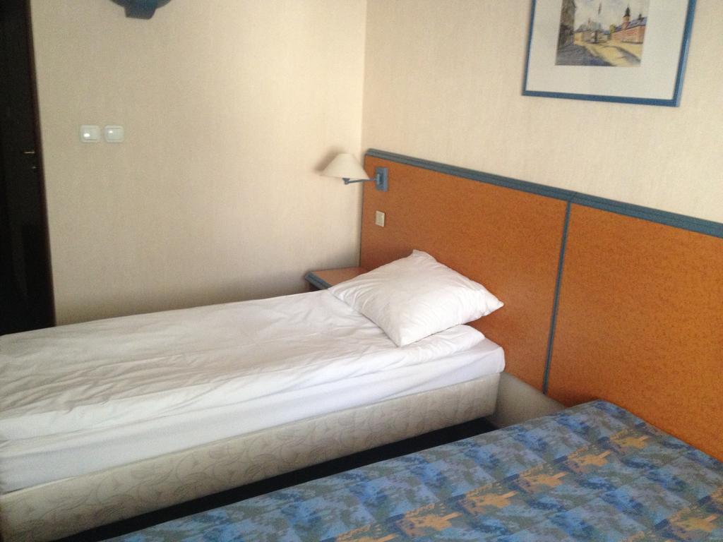 Hotel Tenishouse Marki  Phòng bức ảnh