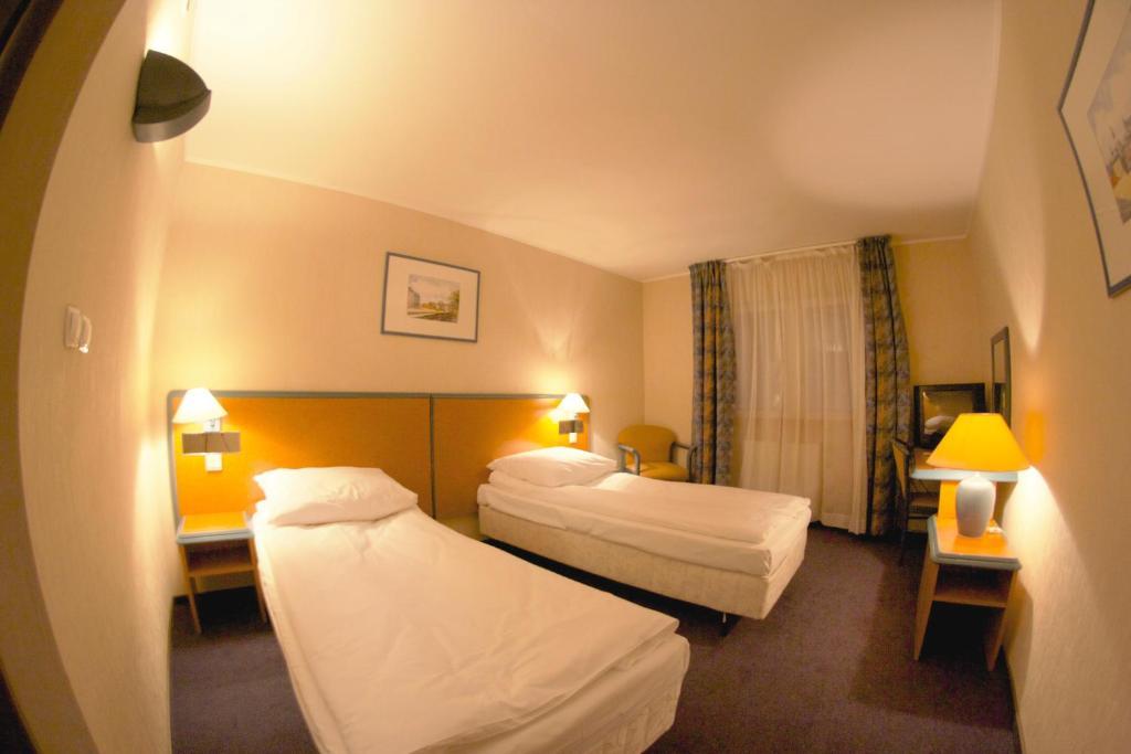 Hotel Tenishouse Marki  Phòng bức ảnh