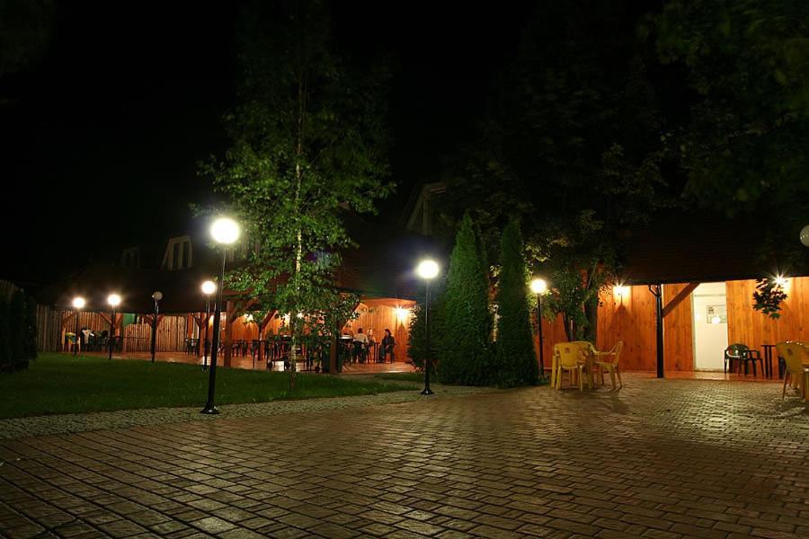 Hotel Tenishouse Marki  Ngoại thất bức ảnh