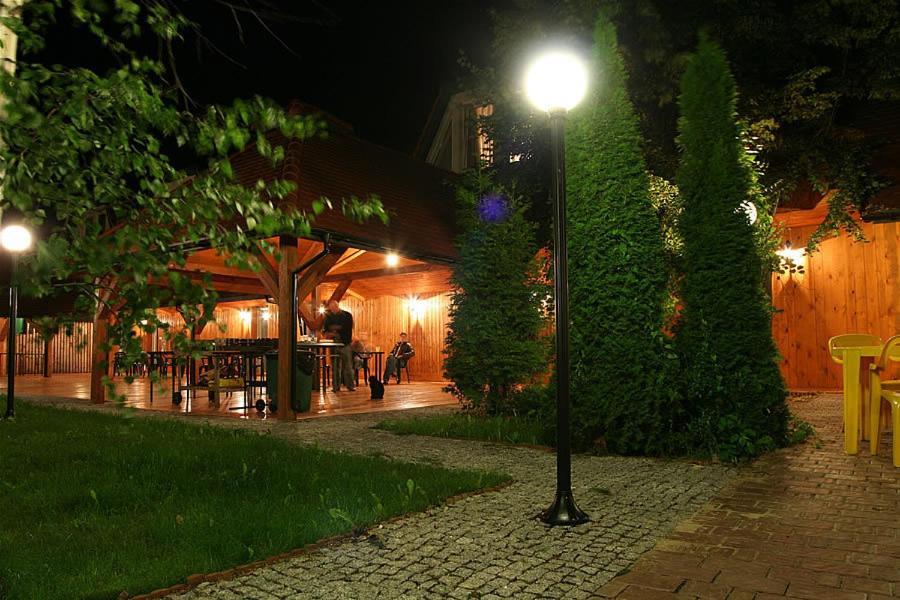 Hotel Tenishouse Marki  Ngoại thất bức ảnh