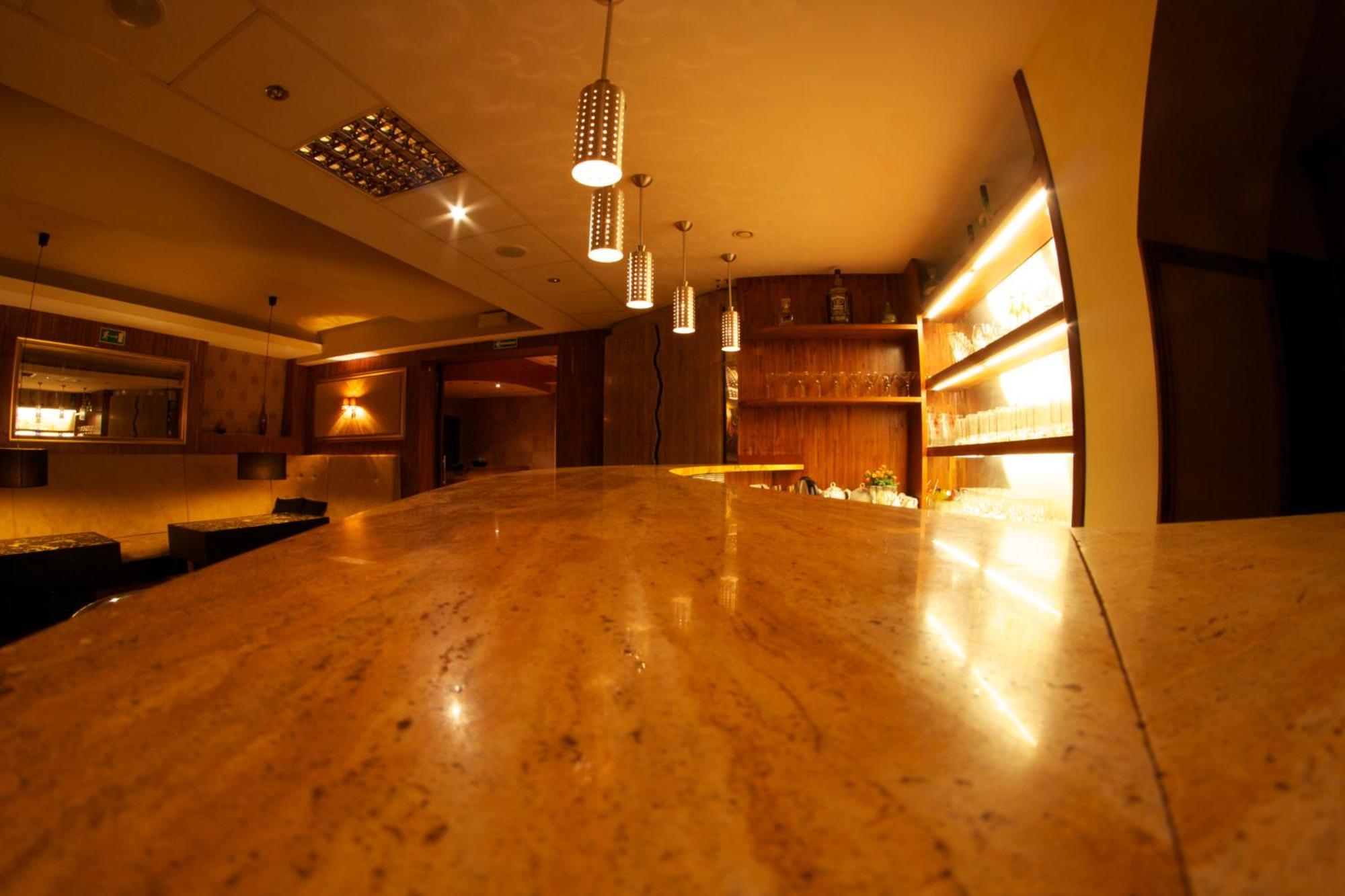 Hotel Tenishouse Marki  Ngoại thất bức ảnh
